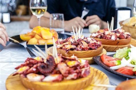 tomar algo barcelona|Top lista de bares de tapas para testar em Barcelona